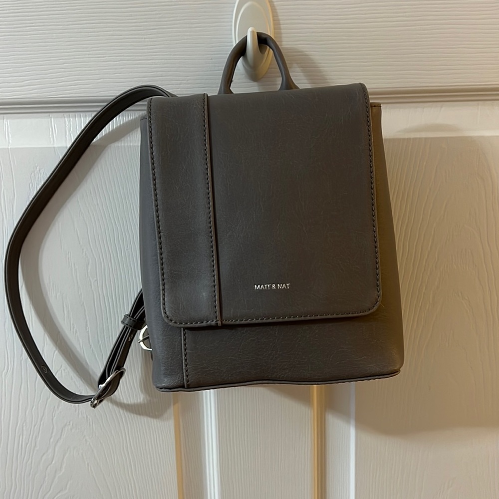 New Without Tags Matt & Natt Grey Deely Mini Backpack Purse